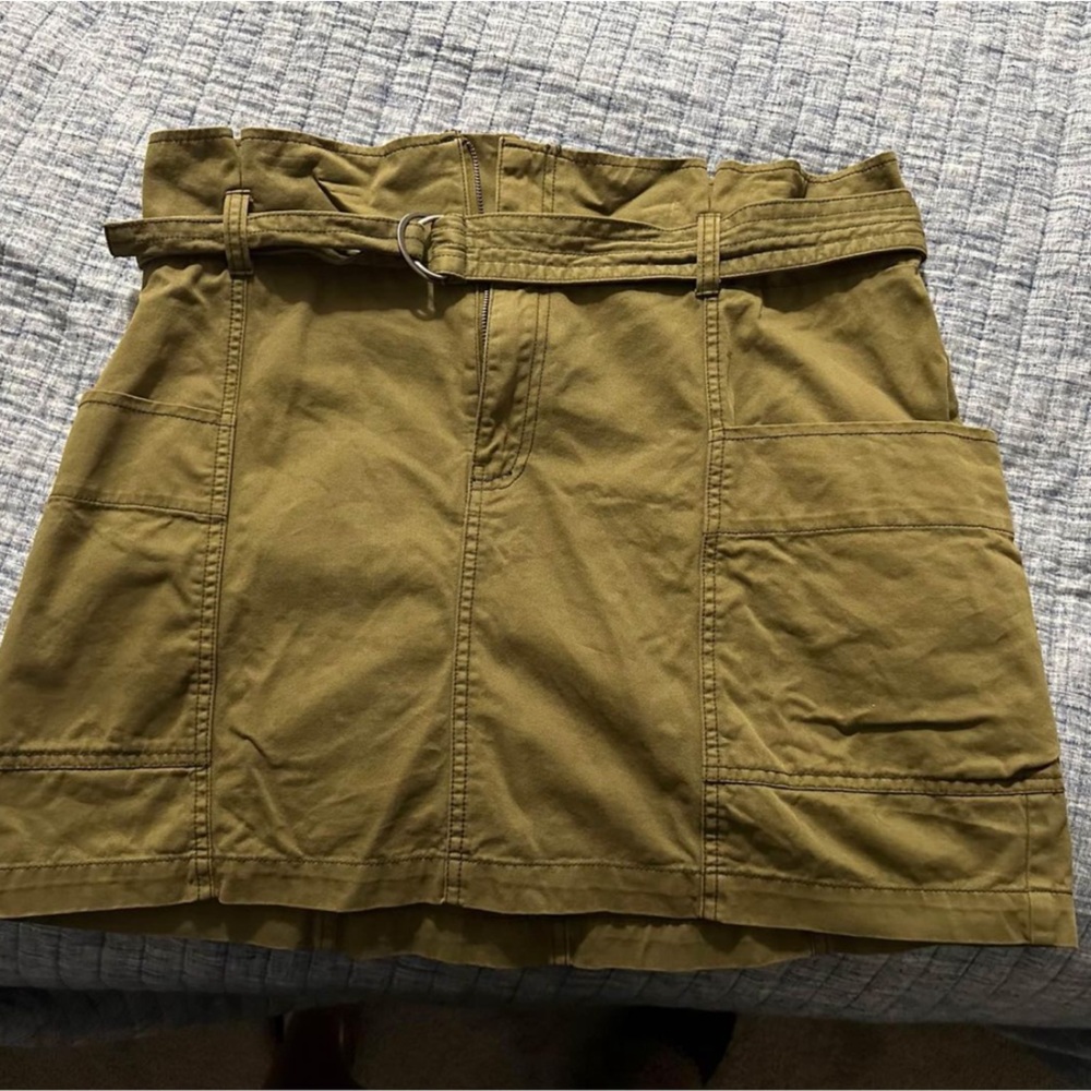 Green cargo skirt with belt
